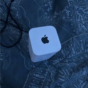 Apple AirPort Extreme Base Station (Router)